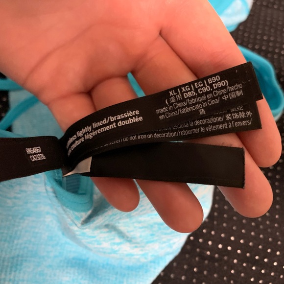 VS PINK Seamless Lightly-Lined Sports Bra - Picture 4 of 4